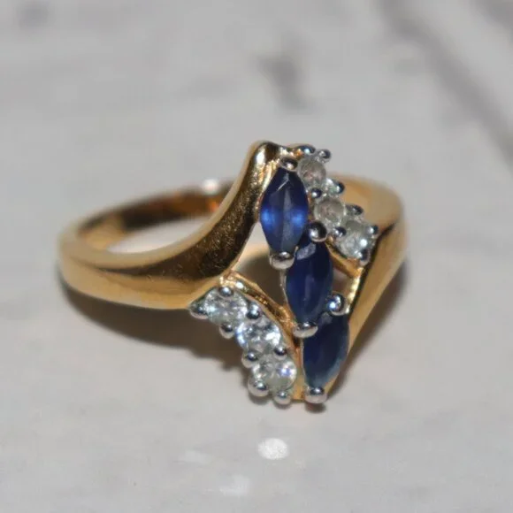 💙 Vintage Gold-Tone Ring | Size 9.5 | Marquise Blue Sapphire & Clear Stones - Picture 2 of 4